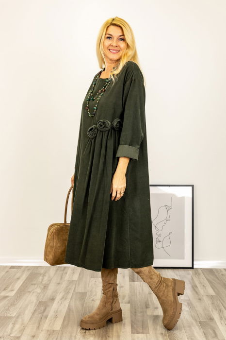 Rochie midi cu taietura oblica si boboci, din catifea reiata kaki