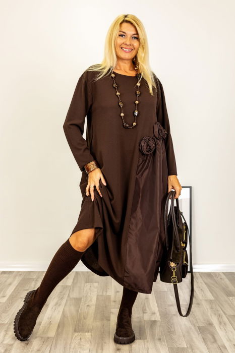 Rochie maro asimetrica cu detalii florale 3d si insertii satinate de tafta [3]