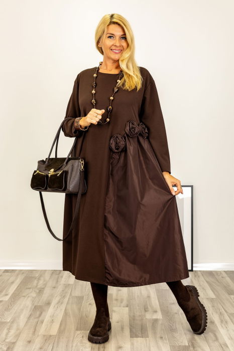 Rochie maro asimetrica cu detalii florale 3d si insertii satinate de tafta [2]