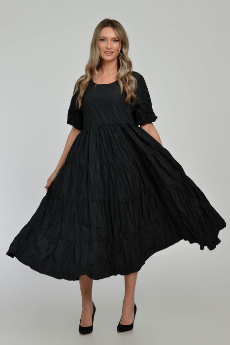Rochie ampla, lunga, cu volane, A-line, taiata in talie, din tafta de vascoza, neagra cu irizatii maron