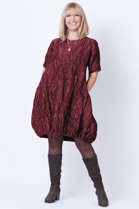 Rochie midi gogosar din tafta cu memorie, bordo metalizat [2]