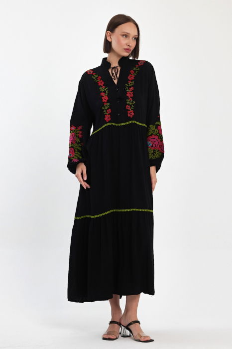Rochie neagra cu broderie traditionala pe piept si maneci, din vascoza [6]
