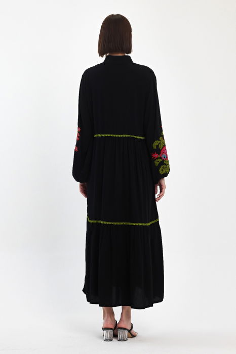 Rochie neagra cu broderie traditionala pe piept si maneci, din vascoza [8]