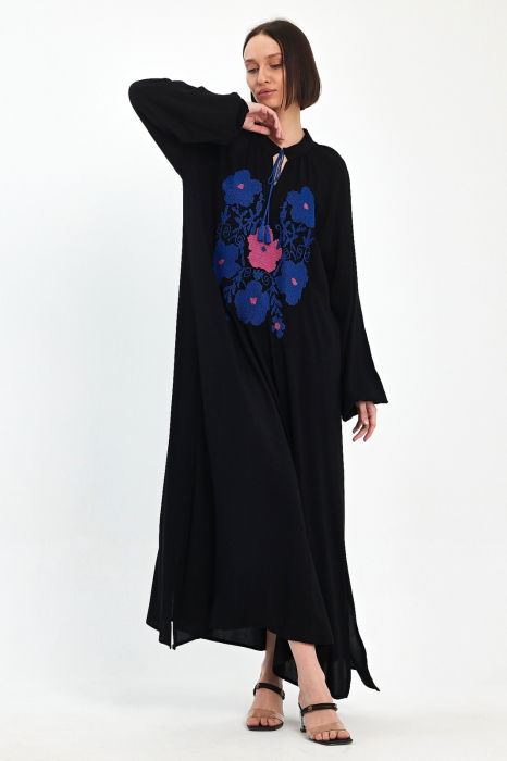 Rochie neagra A-line cu broderie traditionala pe piept, din vascoza [4]