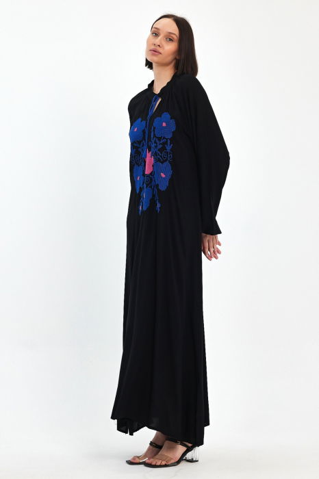 Rochie neagra A-line cu broderie traditionala pe piept, din vascoza [8]