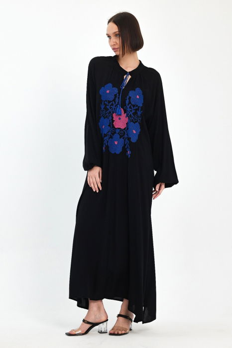 Rochie neagra A-line cu broderie traditionala pe piept, din vascoza [3]