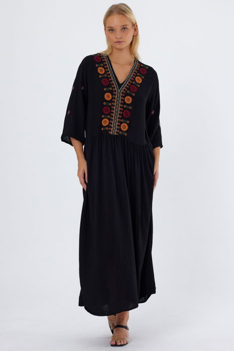 Rochie neagra cu broderie pe piept si maneci, din vascoza [6]