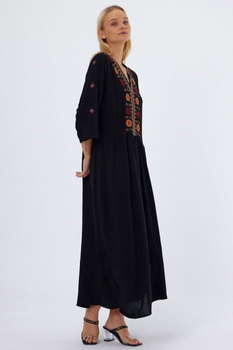 Rochie neagra cu broderie pe piept si maneci, din vascoza [7]