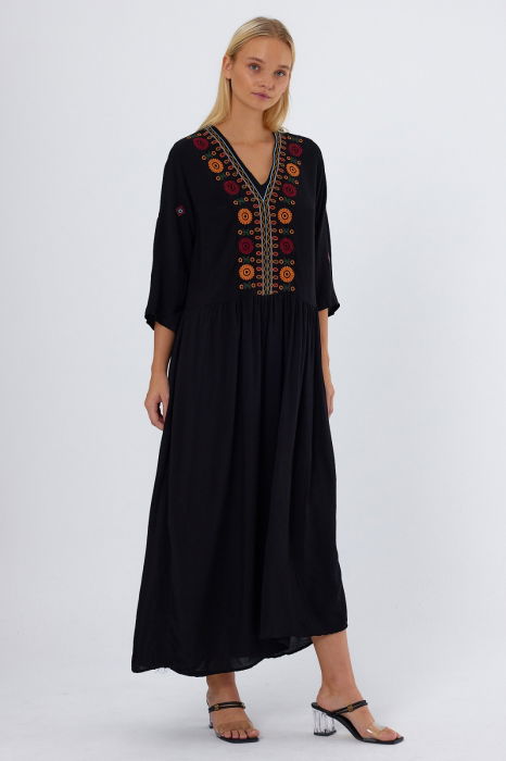 Rochie neagra cu broderie pe piept si maneci, din vascoza [4]