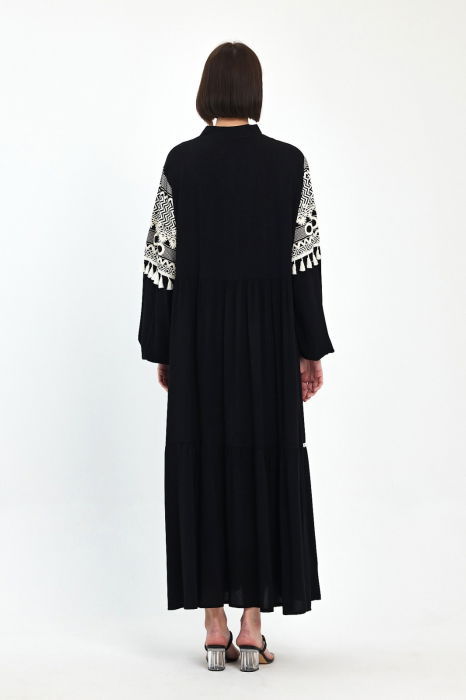 Rochie neagra cu imprimeu fin cauciucat alb si ciucurasi, din vascoza [11]