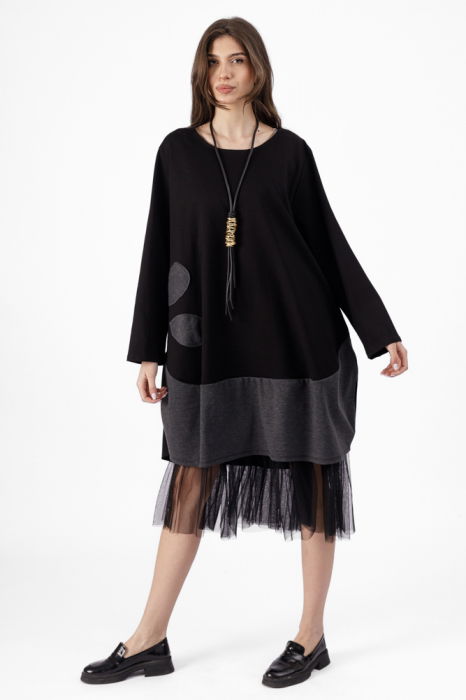 Rochie lalea neagra din stofa subtire suprapusa, oversize cu aplicatie floare [2]