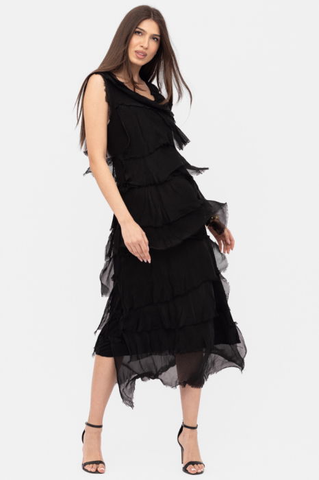Rochie neagra din matase si vascoza cu  volane franjurate suprapuse, fara maneci