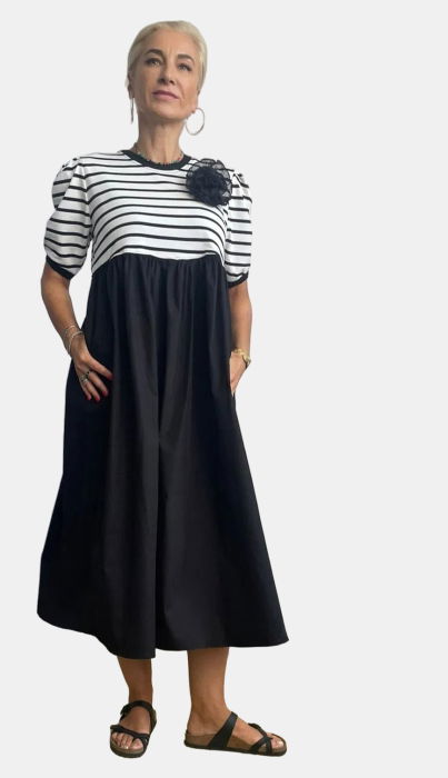 Rochie neagra din poplin de bumbac si jerseu alb cu dungi negre, cu maneca scurta bufanta [1]