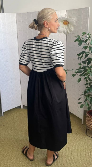 Rochie neagra din poplin de bumbac si jerseu alb cu dungi negre, cu maneca scurta bufanta [5]