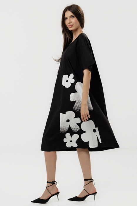 Rochie A-line neagra din poplin satinat cu imprimeu grafic alb floral si geometric [3]