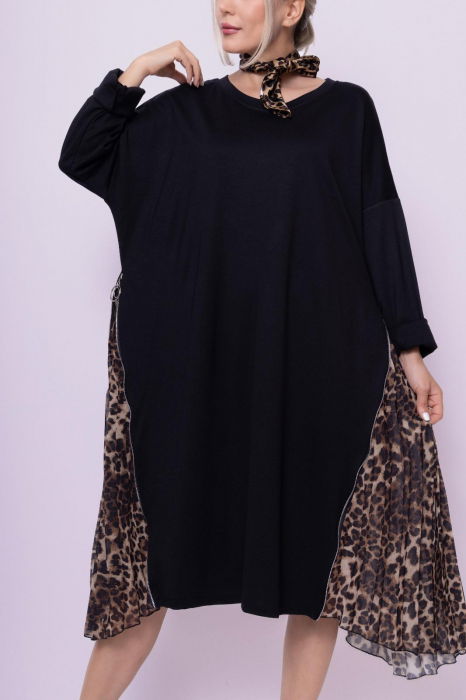 Rochie neagra midi in colturi cu laterale din voal plisat animal print si fermoare metalice argintii [2]