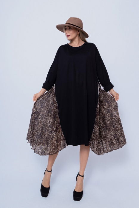 Rochie neagra midi in colturi cu laterale din voal plisat animal print si fermoare metalice argintii [3]