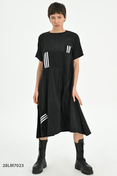 Rochie neagra A - line cu detalii albe si buzunar pe piept [4]