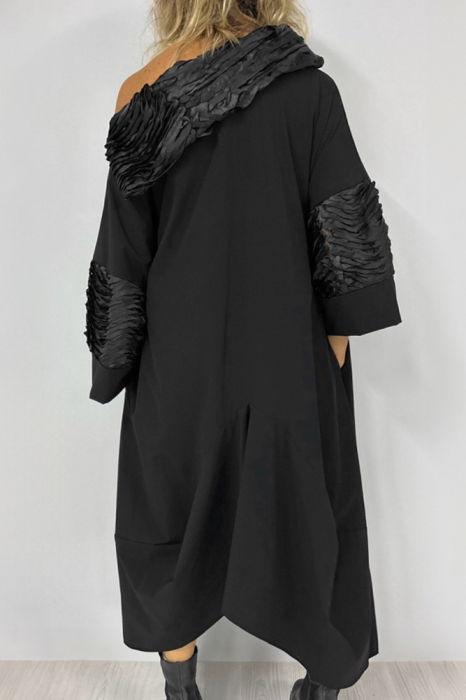 Rochie neagra in colturi cu guler si maneci din material satinat si extravagant [2]