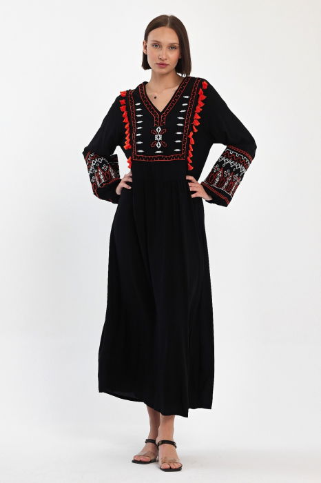 Rochie neagra lunga, cu broderie si ciucuri portocalii, din vascoza [2]