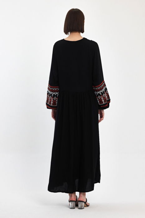 Rochie neagra lunga, cu broderie si ciucuri portocalii, din vascoza [5]