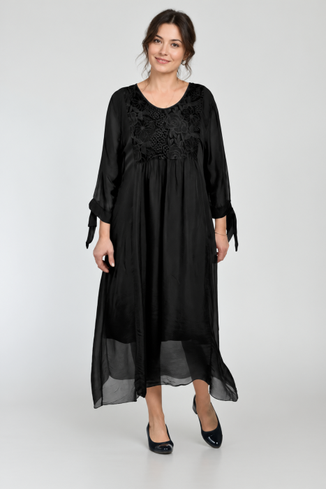 Rochie neagra lunga, din matase si vascoza cu platca din dantela pe fata si pe spate