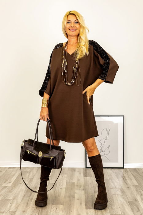 Rochie maro scurta cu paiete pe maneci si funda din tafta la spate [1]