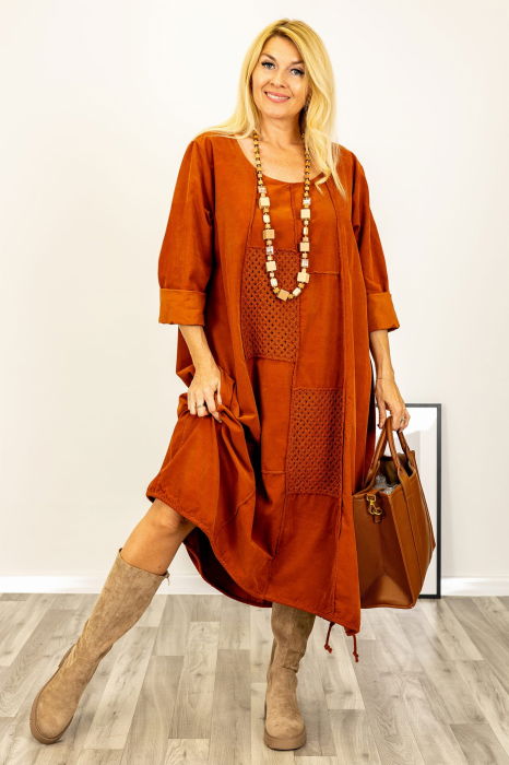 Rochie oversize A-line, din catifea reiata cu snur in partea de jos, caramizie