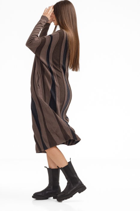 Rochie oversize tricotata cu dungi unduitoare si croi lejer, bej-maro [4]