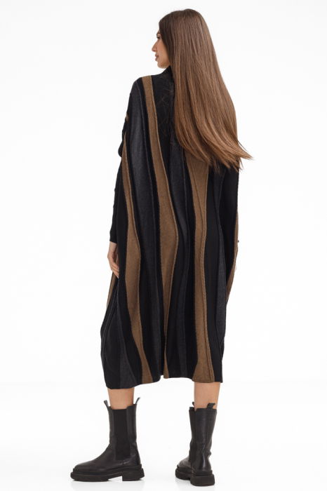 Rochie oversize tricotata cu dungi unduitoare si croi lejer, negru-camel [3]