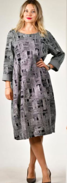 Rochie midi casual alb negru cu imprimeu artistic abstract si croi lejer