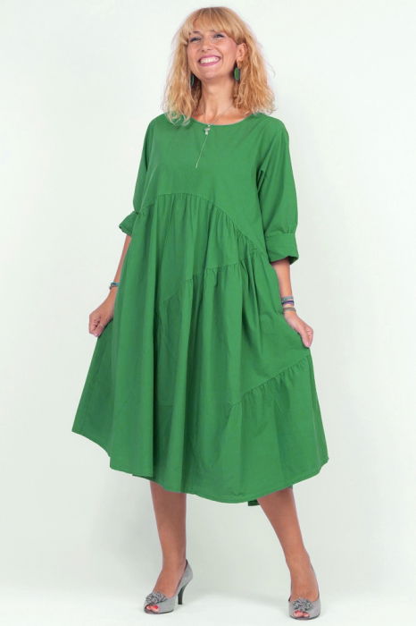 Rochie verde oversize, cu maneca scurta, cu trei volane asimetrice, din poplin satinat