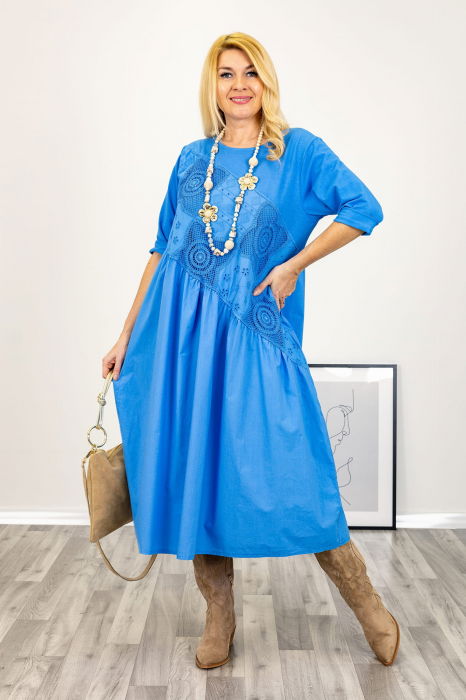 Rochie albastra oversize, cu taietura oblica si broderie, din poplin si jerseu [2]