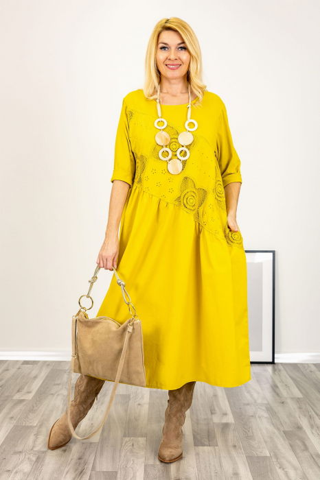 Rochie galbena oversize, cu taietura oblica si broderie, din poplin si jerseu [2]