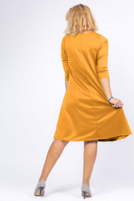 Rochie galben mustar `A line` midi, cu decolteu traditional si imprimeu floare picturala [3]