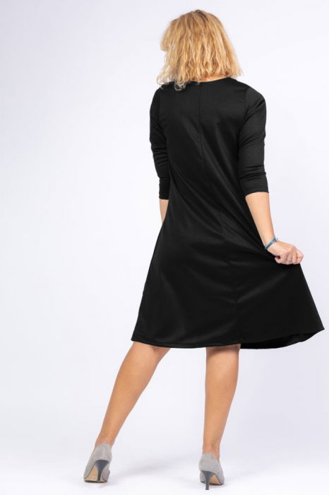 Rochie neagra `A line` midi, cu decolteu traditional si imprimeu floare picturala [3]