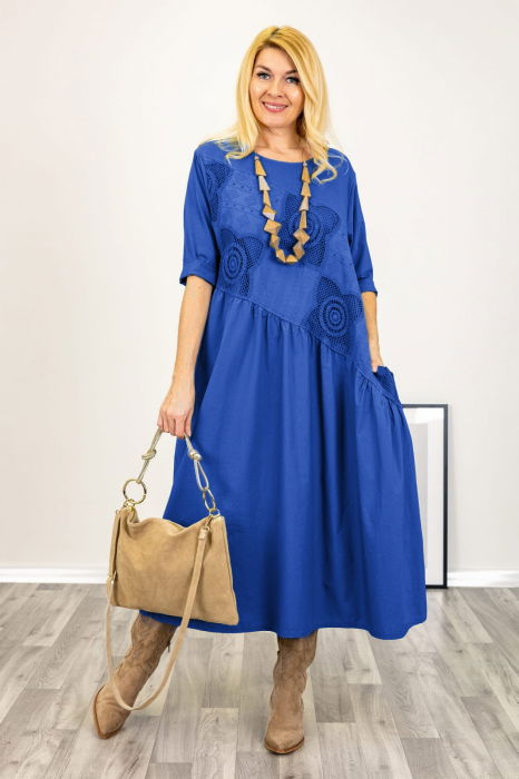 Rochie albastra cu taietura oblica si broderie, din poplin si jerseu, oversize