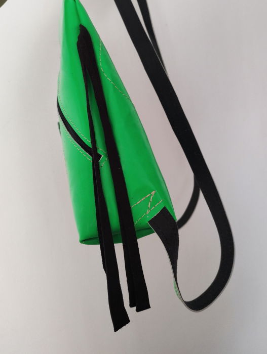 Rucsac din piele naturala verde neon ,cu pisicuțe [2]