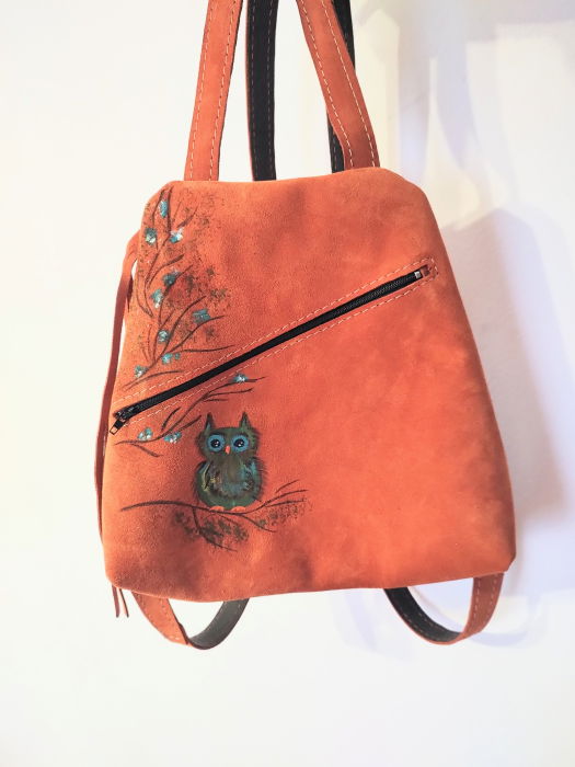 Rucsac caramiziu din piele naturala,handmade, cu bufnita pictata