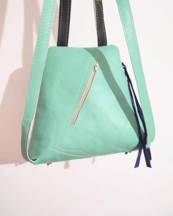 Rucsac turcoaz din piele naturala cu bufnita pictata [3]