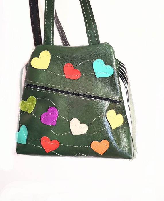 Rucsac verde smarald din piele naturală,cu inimioare colorate [1]