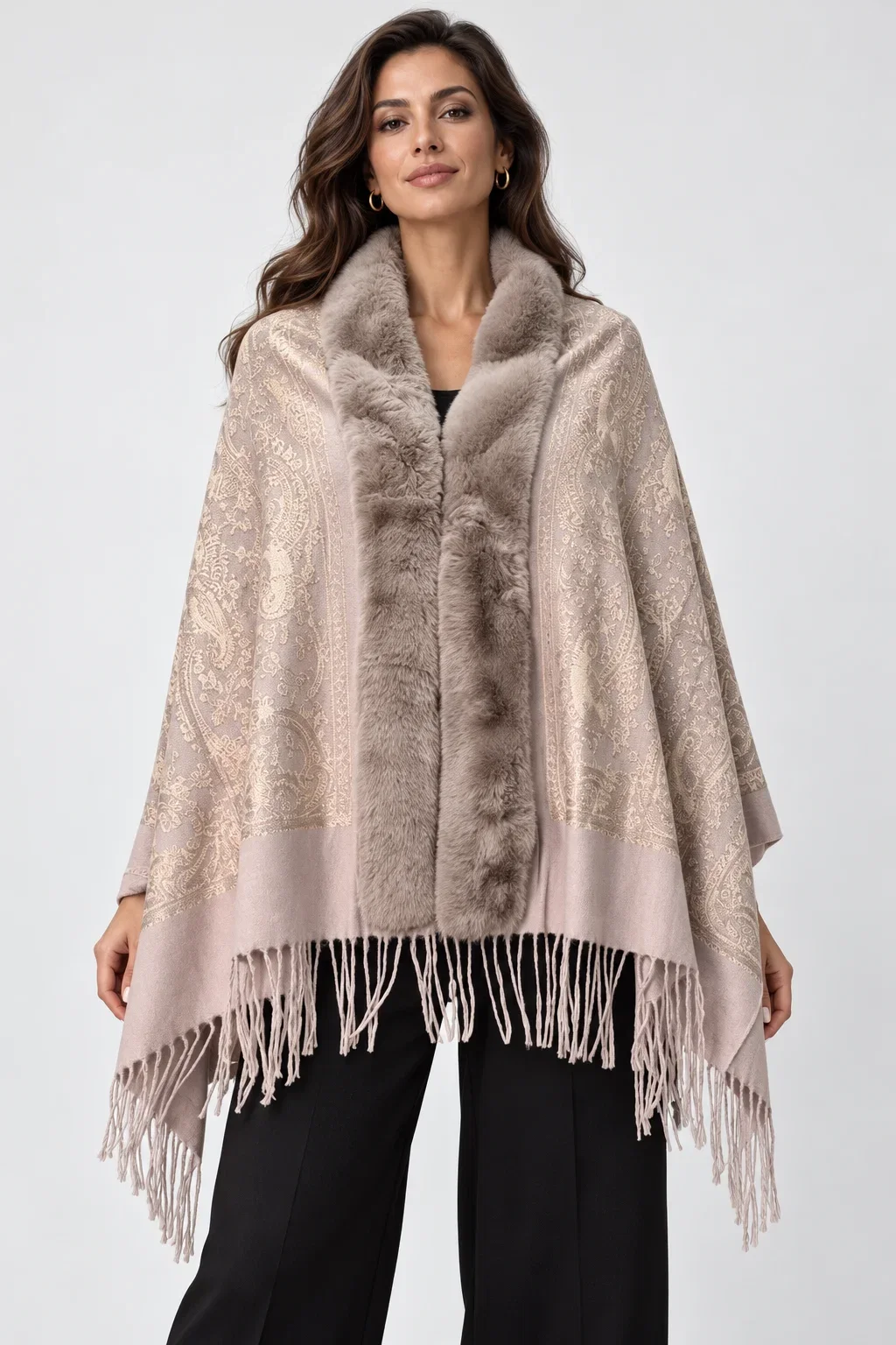 Sal elegant tip poncho cu broderie ton pe ton si bordura din blanita artificiala, bej