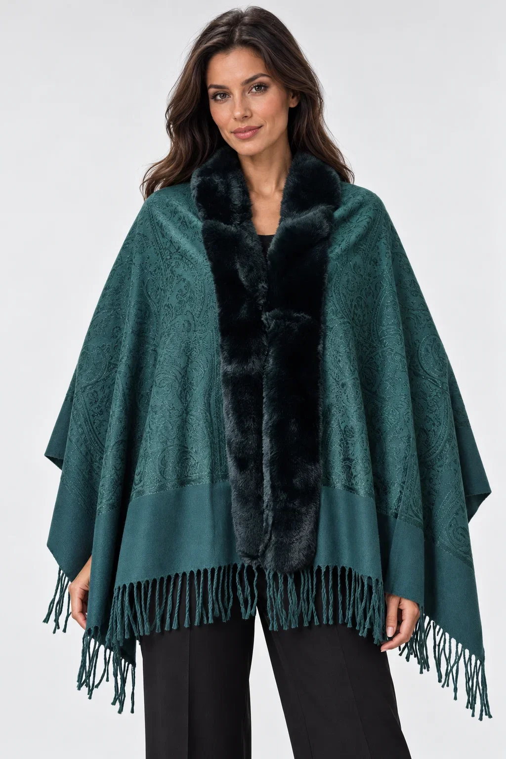 Sal elegant tip poncho cu broderie ton pe ton si bordura din blanita artificiala, verde