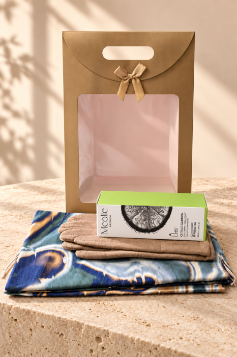 Set cadou esarfa casmir, manusi asortate si Parfum de rufe Citrus Garden, cu punga cadou