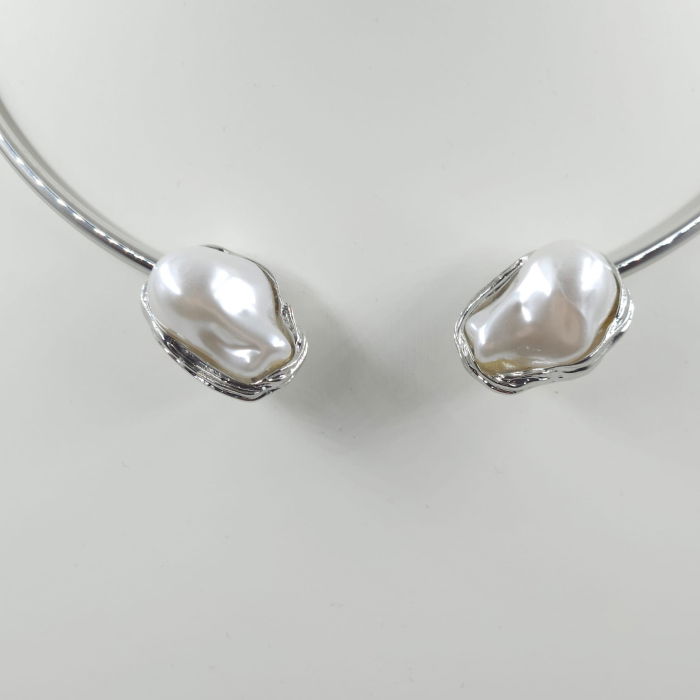 Set colier argintiu rigid cu perle sintetice neregulate si cercei asortati [7]