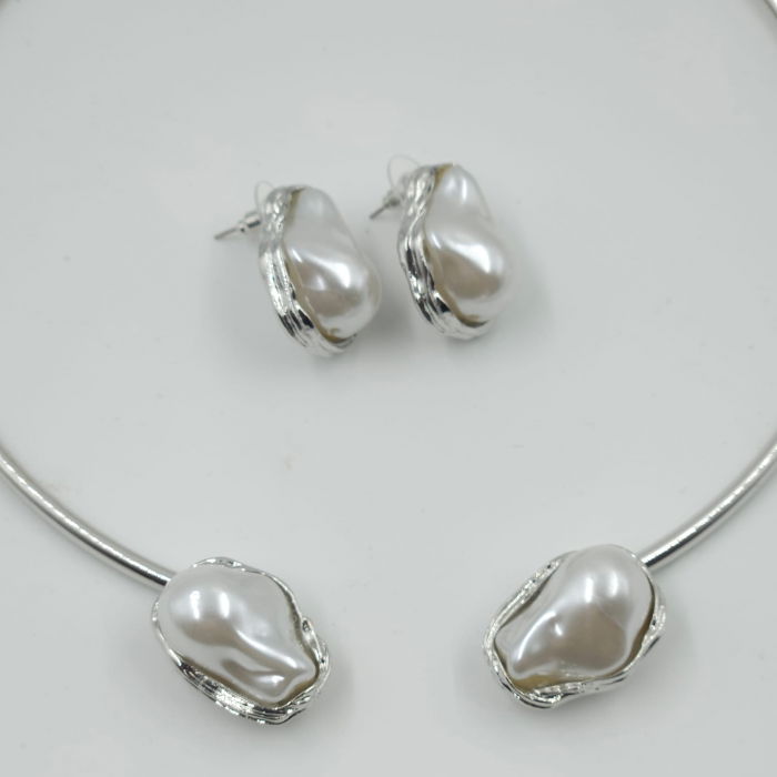 Set colier argintiu rigid cu perle sintetice neregulate si cercei asortati [3]