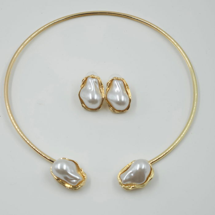 Set colier auriu rigid cu perle sintetice neregulate si cercei asortati [1]