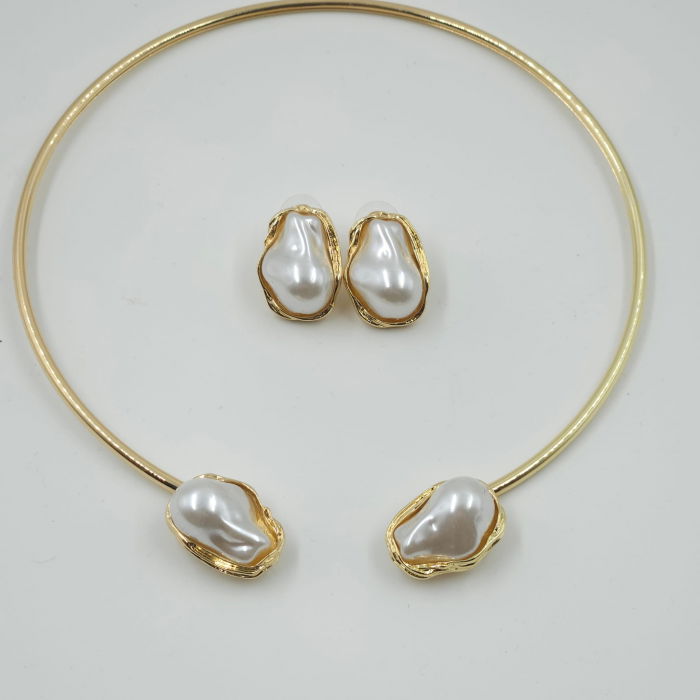 Set colier auriu rigid cu perle sintetice neregulate si cercei asortati [2]