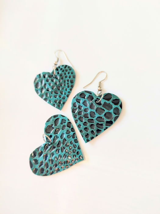 Set pandantiv și cercei cu inimioare din piele naturală verde smarald [2]