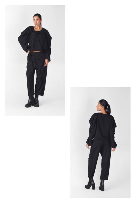 Bluza neagra oversize cu maneci ample si funda intr-o parte [2]